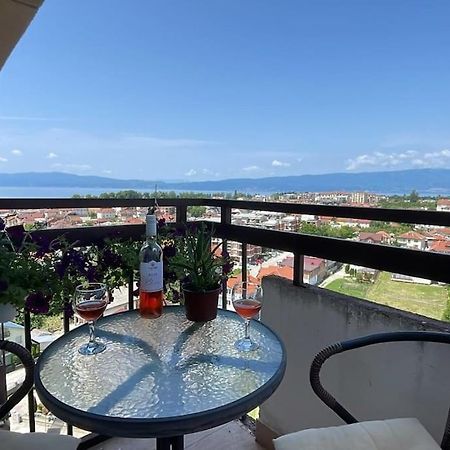 אוהריד Stunning Lake And Mountain Views - Velkoski Apartments מראה חיצוני תמונה